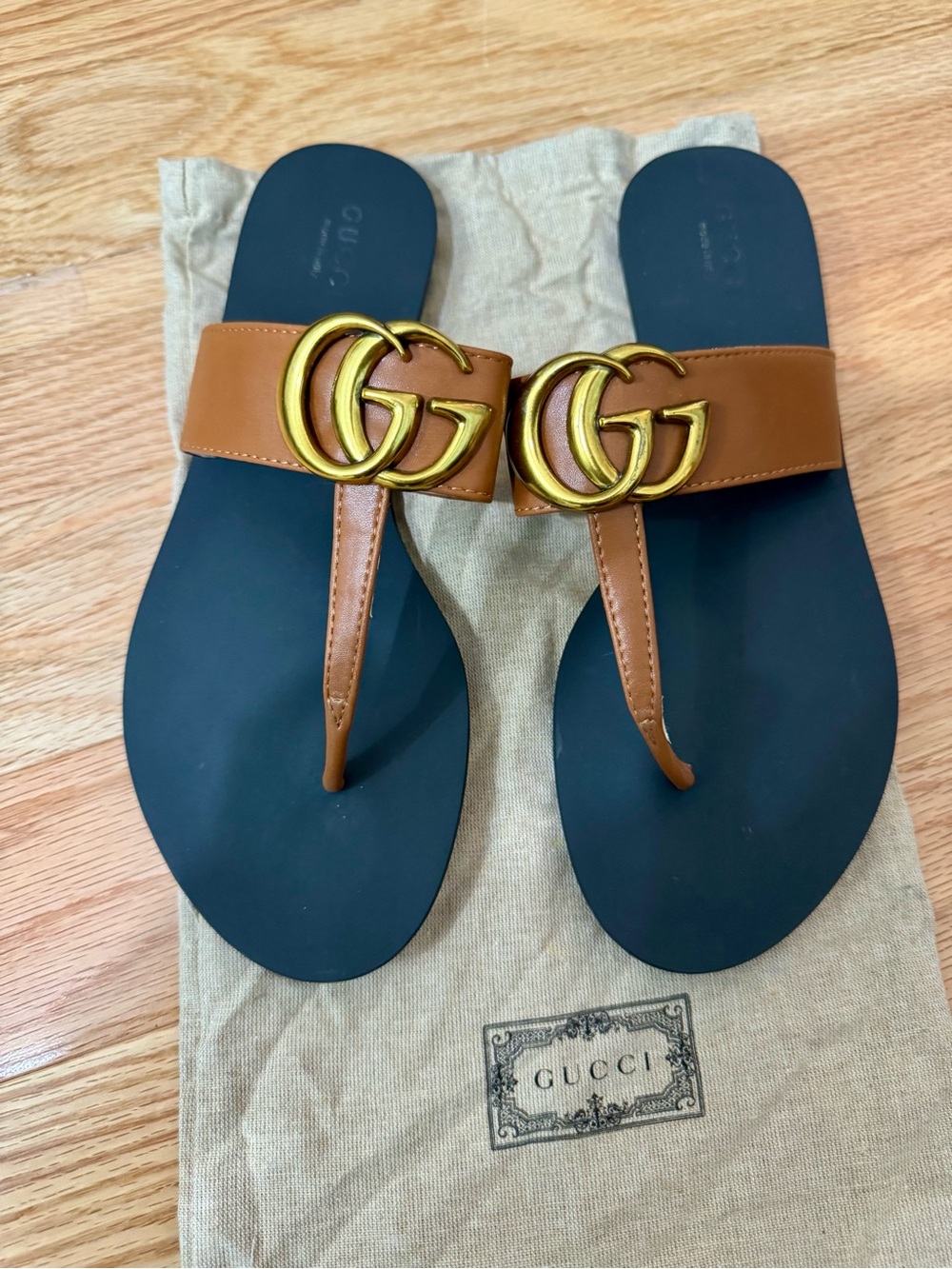 Gucci GG Marmont Double G Leather Thong Sandals – Size 39